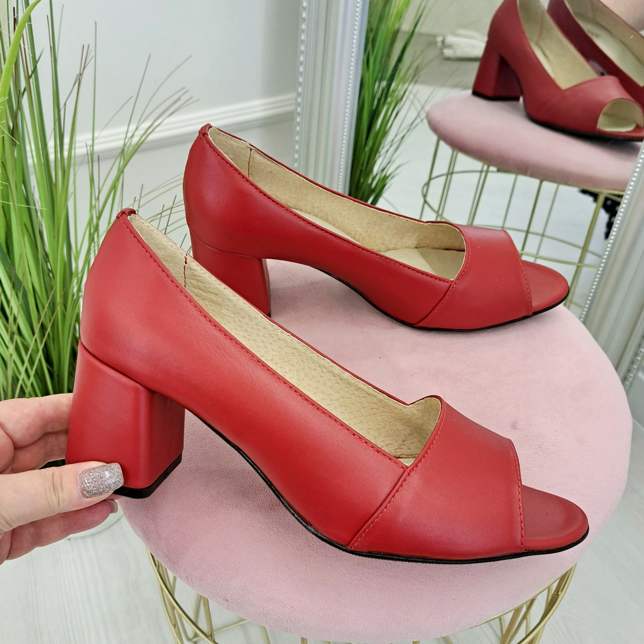 Туфлі шкіряні з відкритим носком, на невисокому стійкому підборі, колір червоний, фото 1