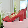 Туфлі шкіряні з відкритим носком, на невисокому стійкому підборі, колір червоний, фото 2