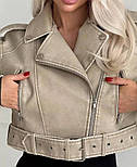 Жіноча коротка куртка косуха авіатор з екошкіри бежева з ременем, фото 4