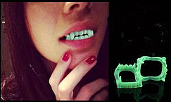 Карнавальні зуби щелепи ікла неонові Вампіра 1 штука