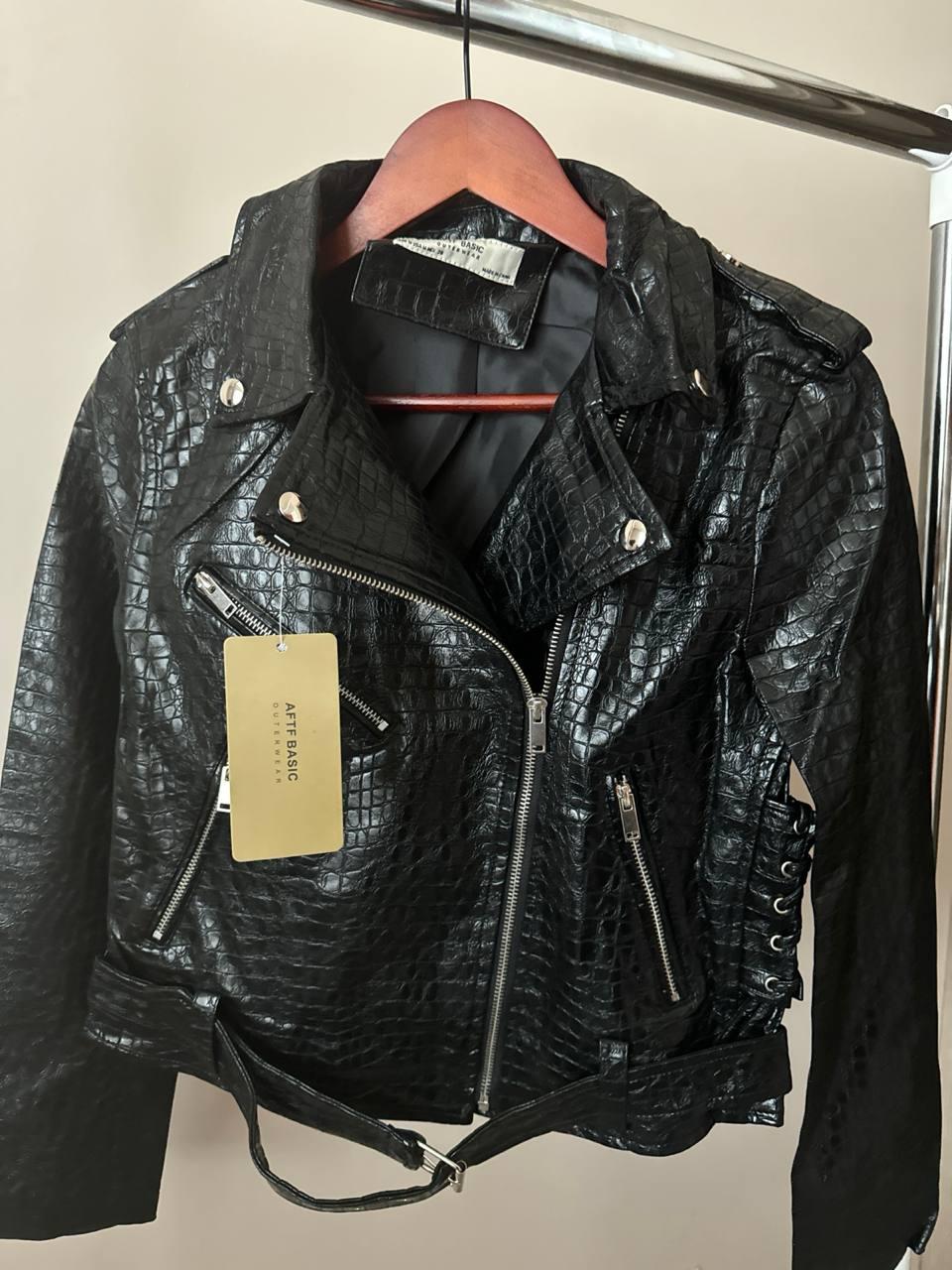 Жіноча стильна куртка косуха з екошкіри, пітон лак, фото 1