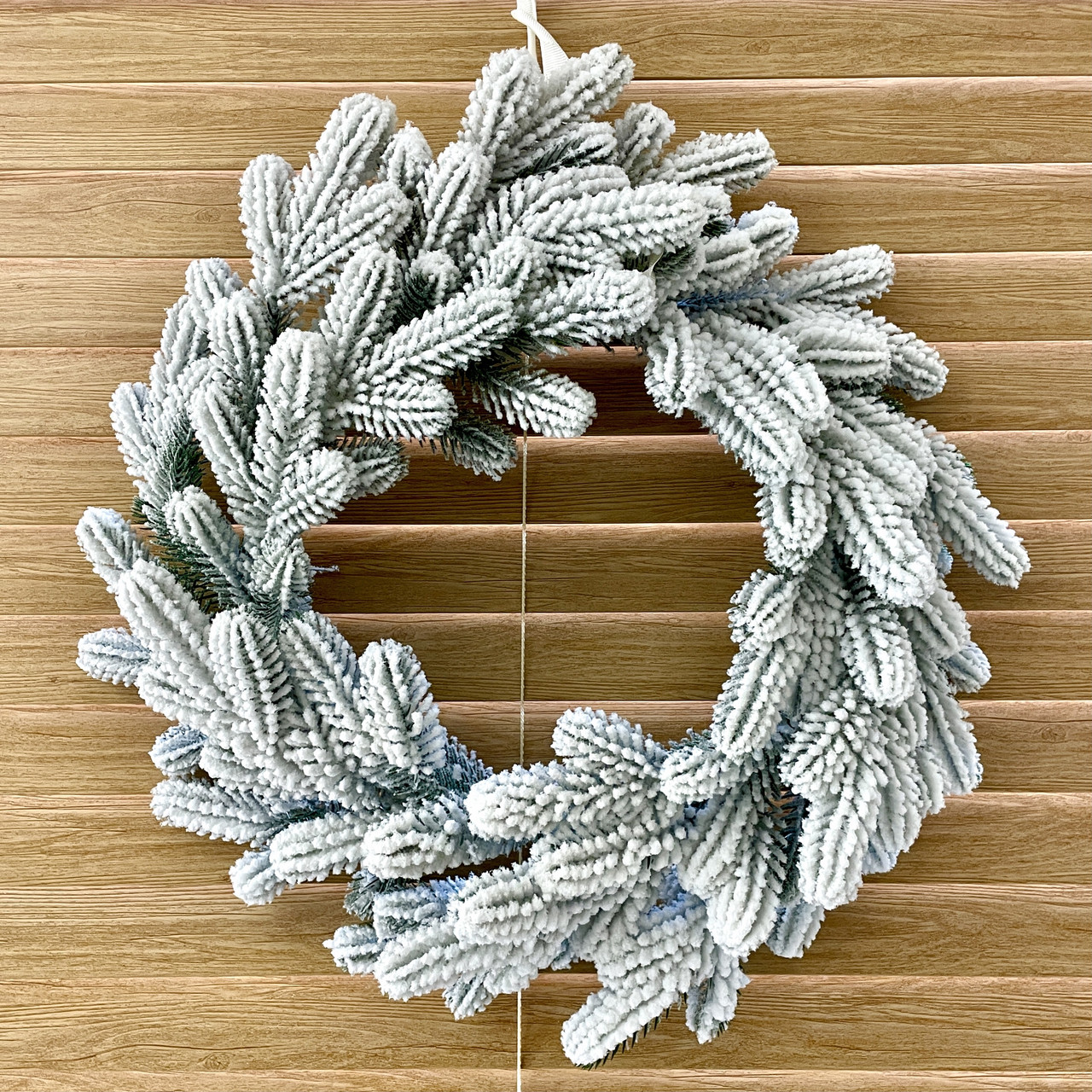 Вінок новорічний різдвяний Traditional з литої хвої d-40 см засніжений