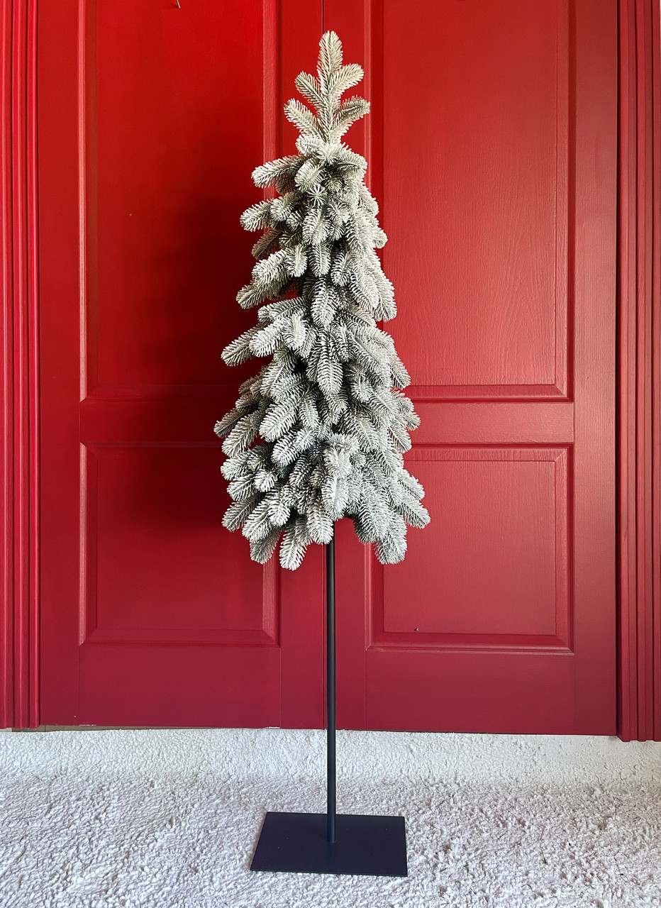 Ялинка Style Lux вузька лита на високому металевому стовбурі - підставці 160 см засніжена