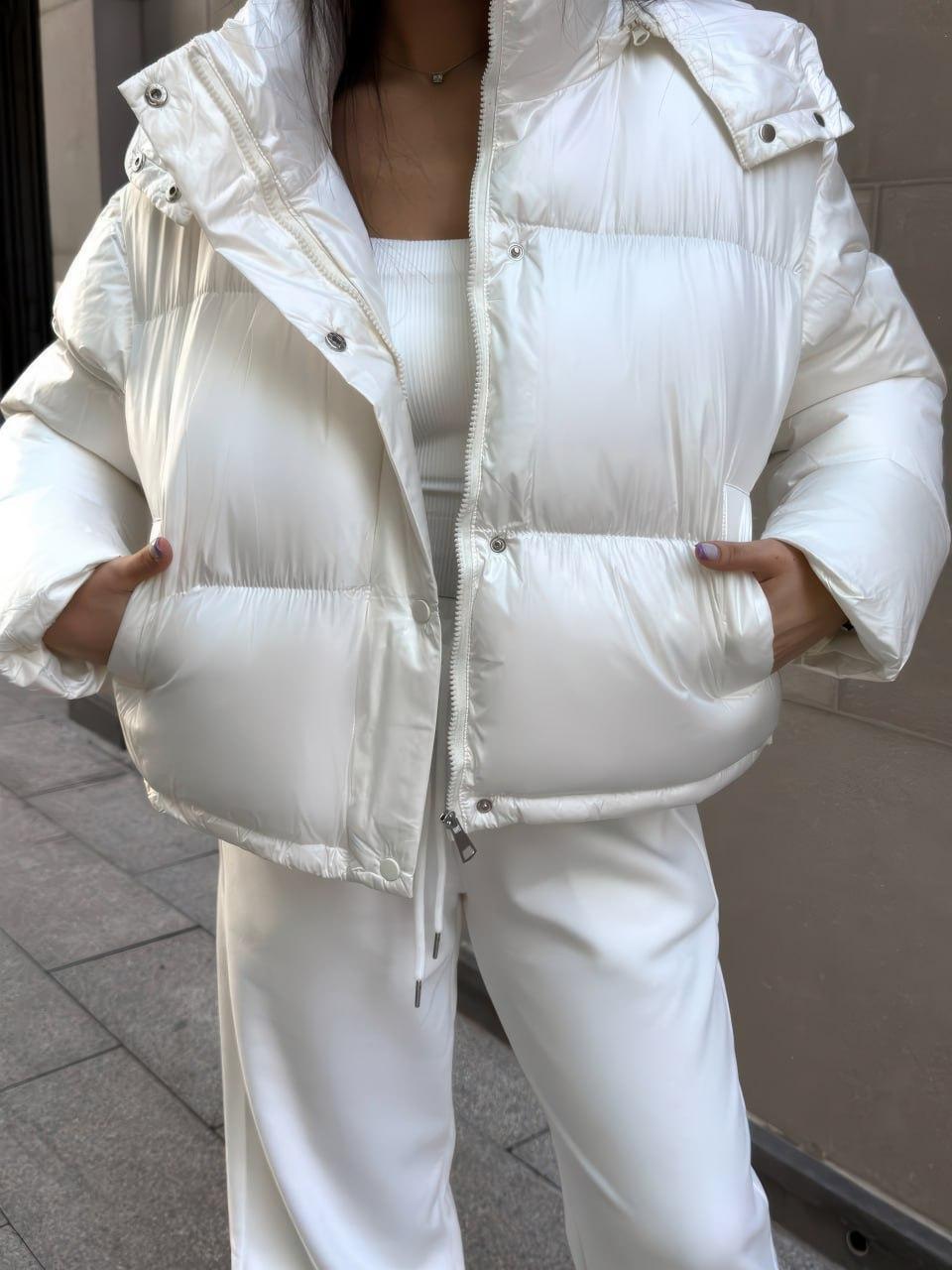 Жіноча куртка тепла осінь-весна, в білому кольорі 42-44