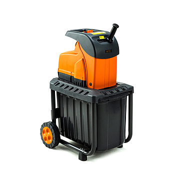 Якісний cадовий подрібнювач GTM DS2800/45, ножовий механізм (DS2800/45) : 2800 Вт, діаметр гілки 45 мм, ніж, контейнер 60 л