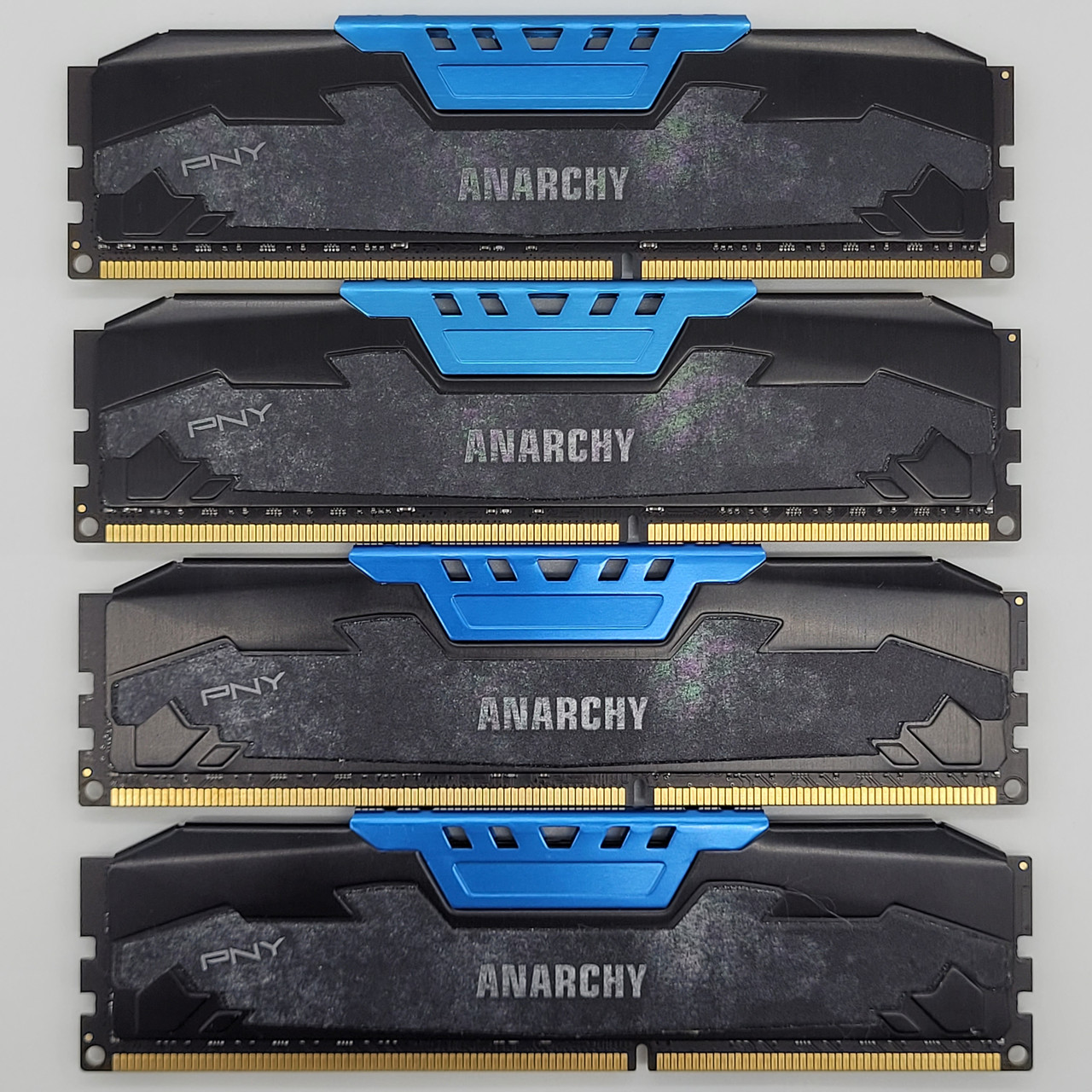 Комплект оперативної пам'яті PNY ANARCHY DDR3 32Gb (4x8Gb) 1866MHz PC3-14900U 2R8 CL10 (8GBH2X04F1AA28-15-K-HAB) Б/В