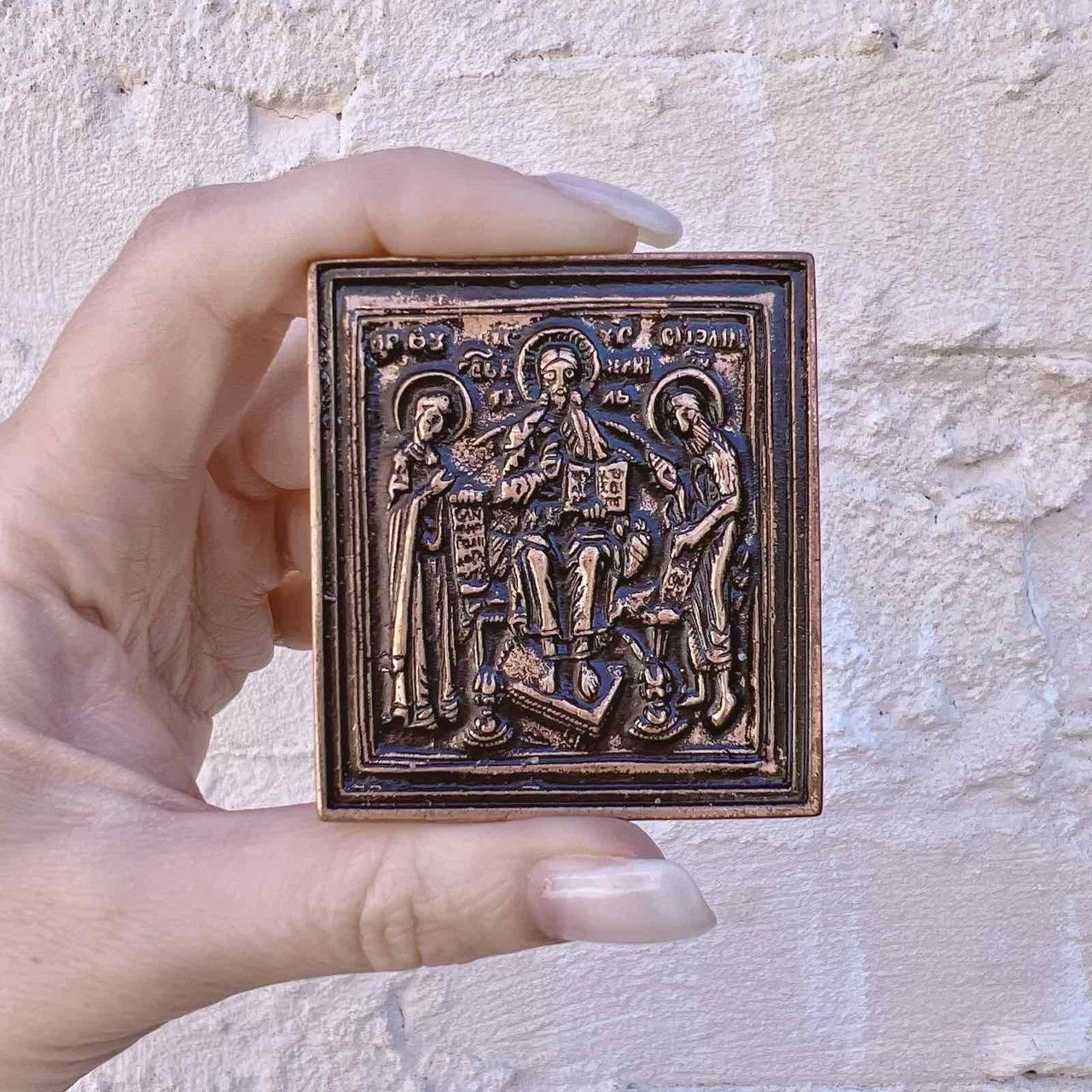 Бронзова іконка в машину 5x5.5 см Свята Трійця на магниті, фото 1