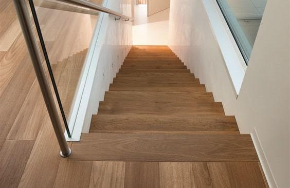 Пиляний шпон тику для сходів