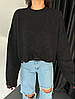 Об'ємний вкорочений светр з рваним декором в одному розмірі 42/46 з приємної пряжі чорного кольору, фото 3