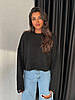 Об'ємний вкорочений светр з рваним декором в одному розмірі 42/46 з приємної пряжі чорного кольору, фото 4