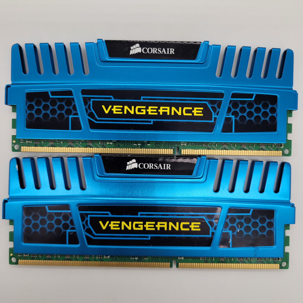 Пара оперативної пам'яті Corsair Vengeance DDR3 16Gb (2x8Gb) 1600MHz PC3-12800U 2R8 CL10 (CMZ16GX3M2A1600C10B) Б/В