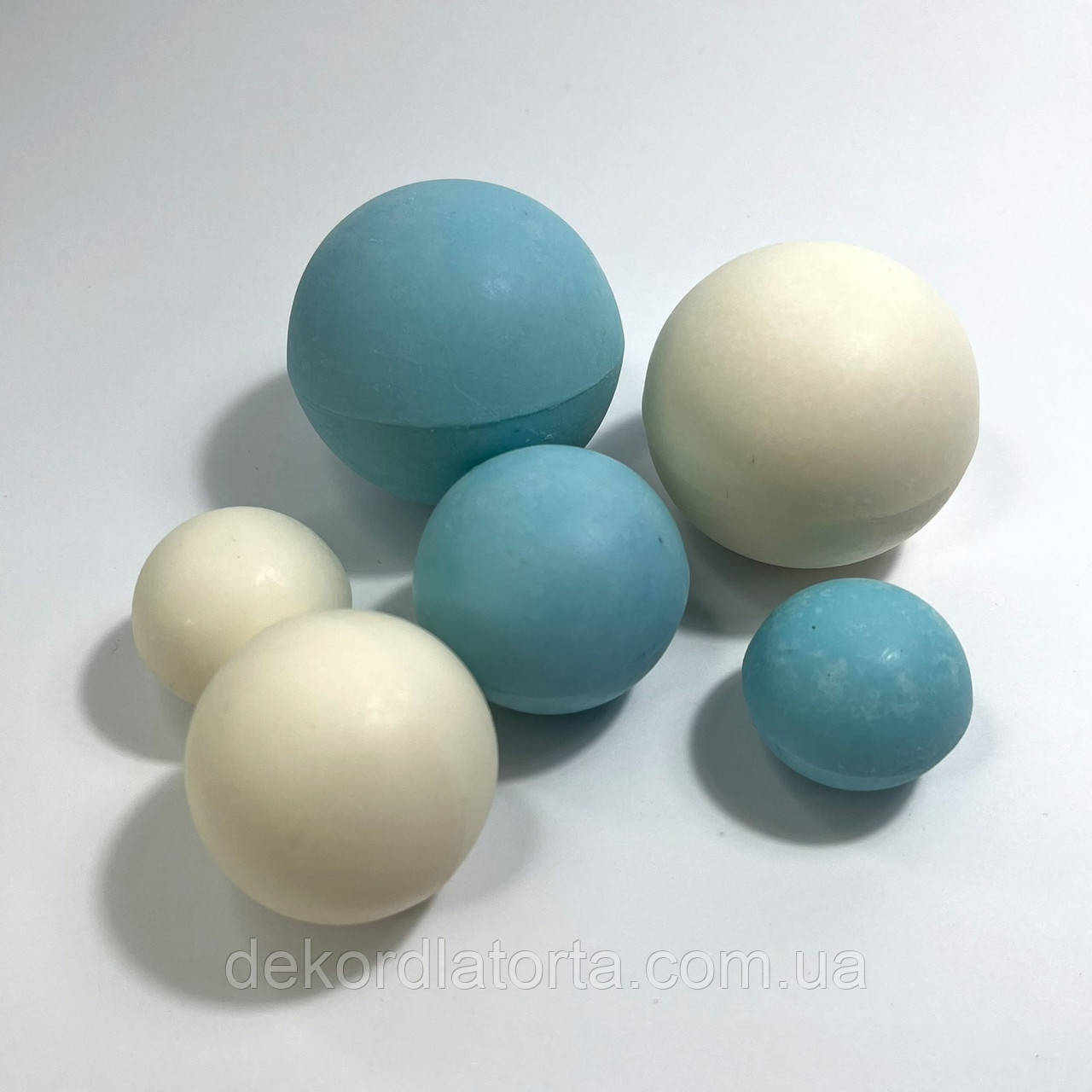 Набір шоколадних кульок для хлопчика 6 шт біло-блакитні