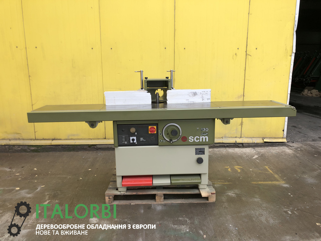 Фрезерний верстат з довгим столом Scm T130