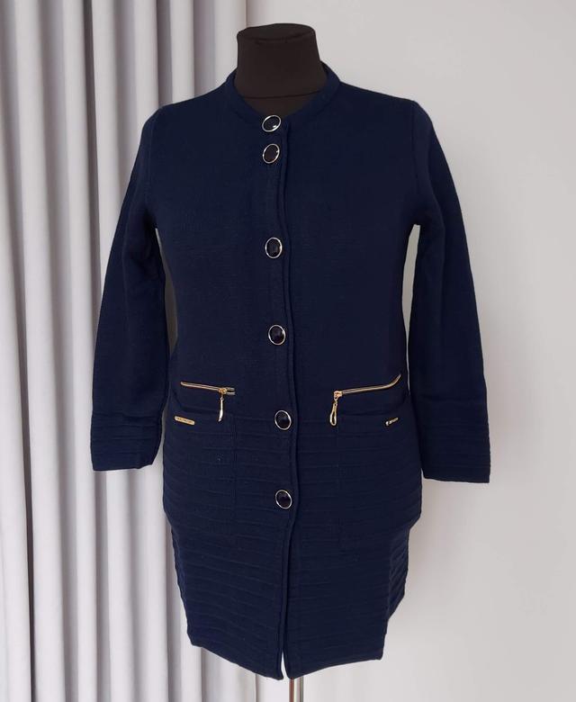 фотографія жіночий кардиган на гудзиках