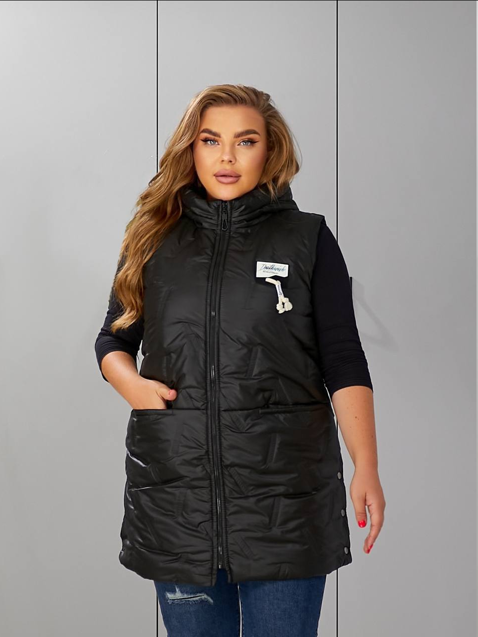 Женский черный удлиненный стеганый жилет, фото 1