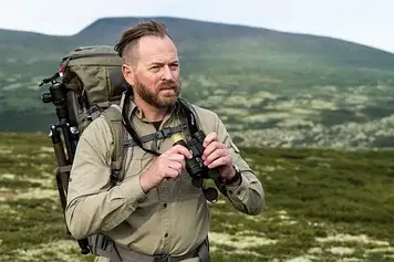 Бинокль Nikon Monarch M5 10X42