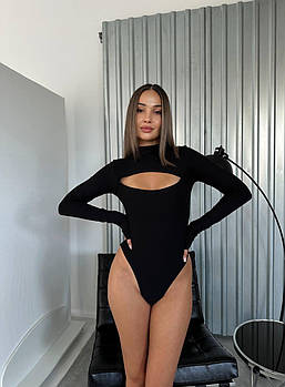 Жіночий базовий боді у чорному кольорі з вирізом