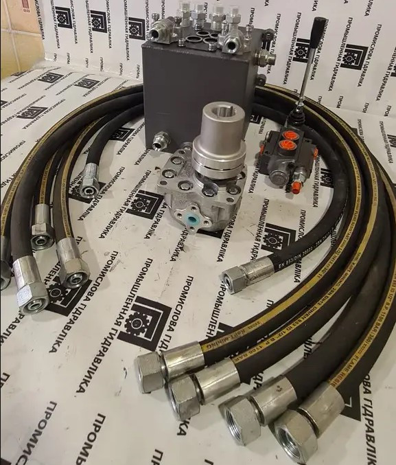 Гідравлічний шланг для навантажувача