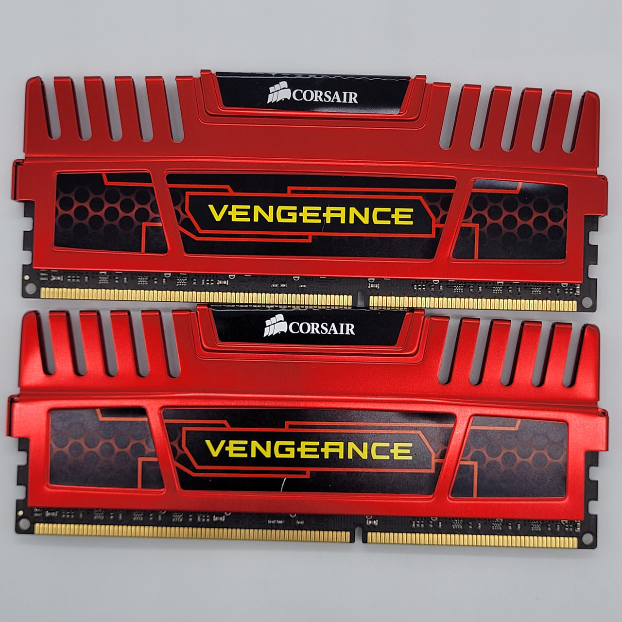 Пара оперативної пам'яті Corsair Vengeance DDR3 16Gb (2x8Gb) 1600MHz PC3-12800U 2R8 CL10 (CMZ16GX3M2A1600C10R) Б/В