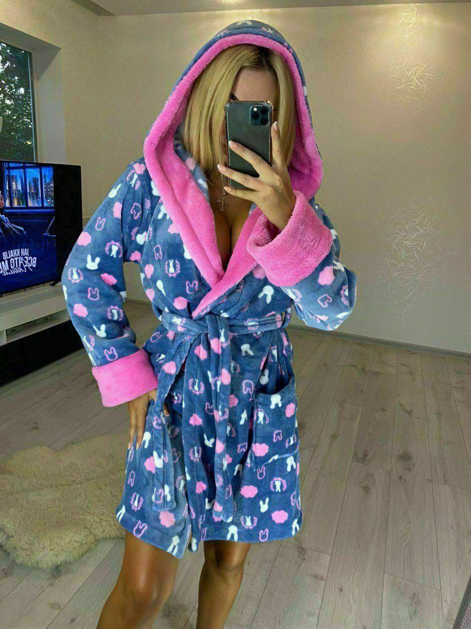 Халат жіночий короткий сірий із рожевим махровим із зайцями з капюшоном із поясом, фото 1