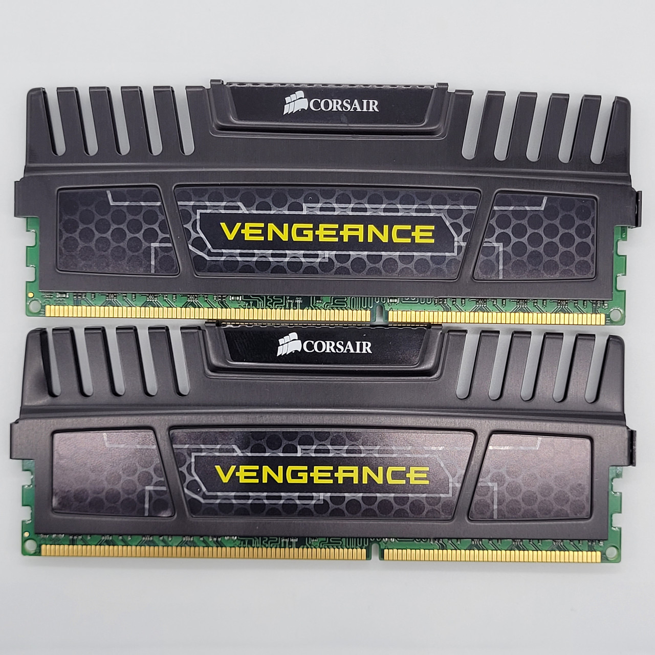 Пара оперативної пам'яті Corsair Vengeance DDR3 16Gb (2x8Gb) 1866MHz PC3-14900U 2R8 CL10 (CMZ16GX3M2A1866C10) Б/В