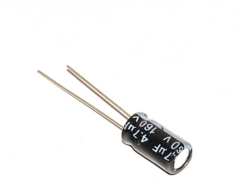 Конденсатор 4.7uF 160V  4.7мкф 160в   6*11 мм