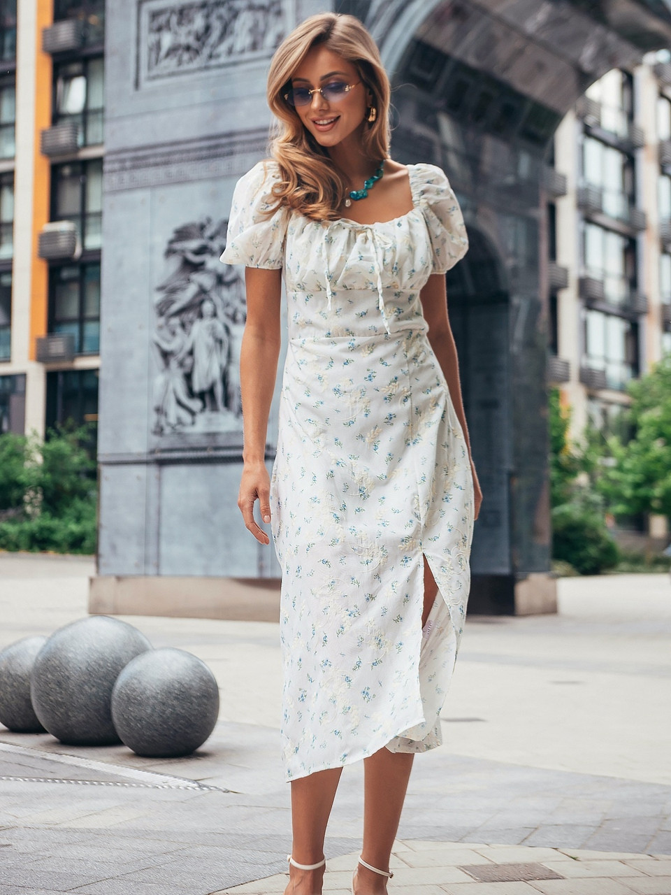 Біла сукня елегантна жіноча літня з квітковим принтом  гарно сідає по фігурі, фото 1