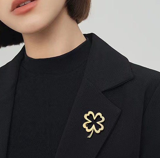 Ніжна броша квітка "Клевер позолота" 3х2.5см, для жінок, для костюма, шпилька на комірі, фото 1