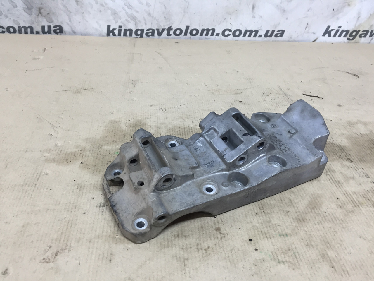 Кронштейн компресора BMW F01 7 series 11168506863, фото 1