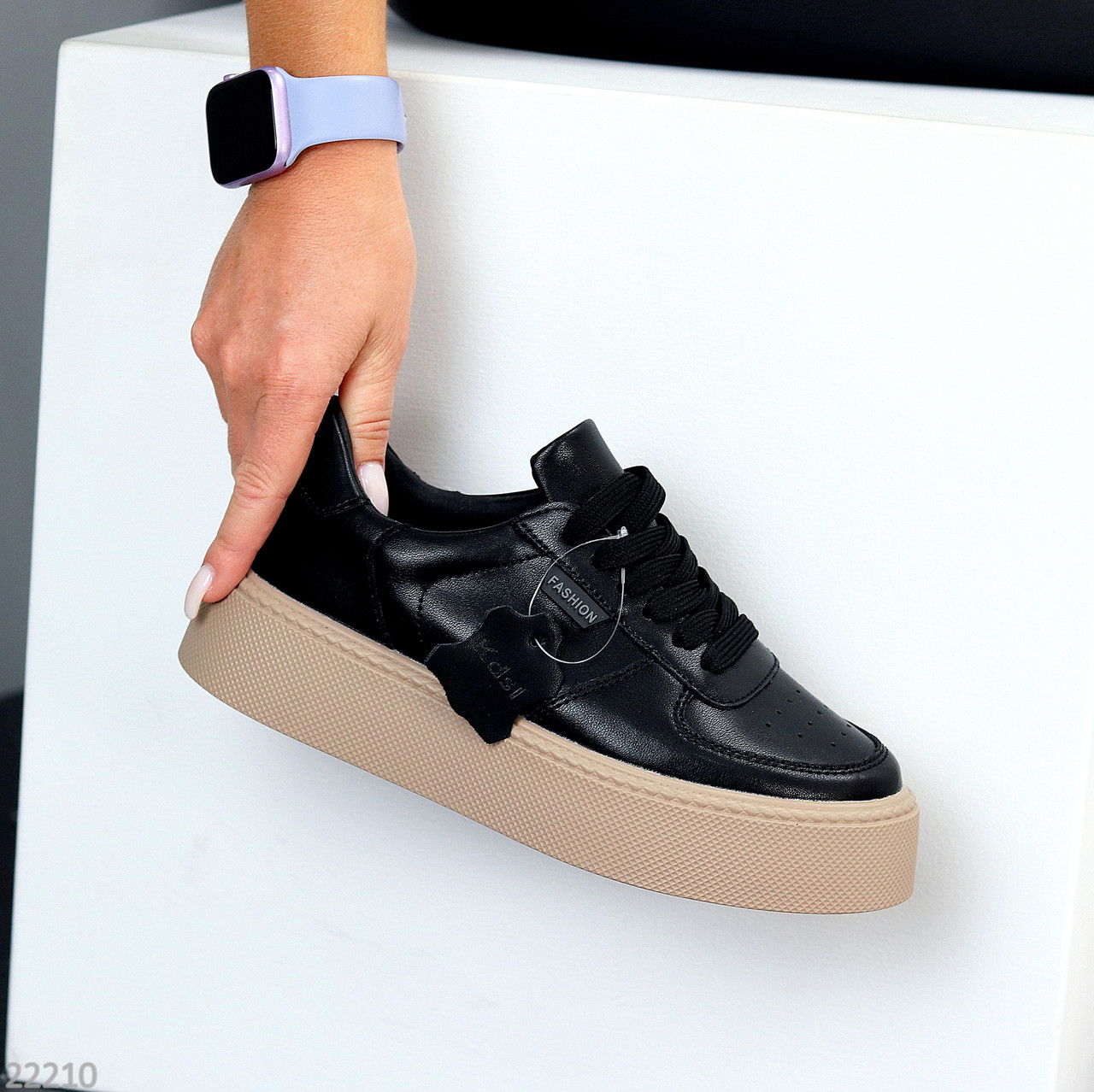 Чорні шкіряні кеди крипери з перфорацією на потовщеній бежевій підошві, фото 1