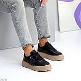 Чорні шкіряні кеди крипери з перфорацією на потовщеній бежевій підошві, фото 2