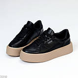 Чорні шкіряні кеди крипери з перфорацією на потовщеній бежевій підошві, фото 6