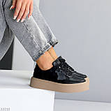 Чорні шкіряні кеди крипери з перфорацією на потовщеній бежевій підошві, фото 7