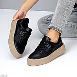 Чорні шкіряні кеди крипери з перфорацією на потовщеній бежевій підошві, фото 9