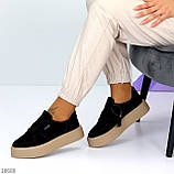 Модні замшеві чорні кеди крипери на потовщеній бежевій підошві, фото 10