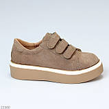 Універсальні бежеві кеди на липучках у стилі спорт-шик, фото 3