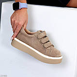 Універсальні бежеві кеди на липучках у стилі спорт-шик, фото 4