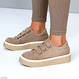 Універсальні бежеві кеди на липучках у стилі спорт-шик, фото 5