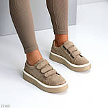 Універсальні бежеві кеди на липучках у стилі спорт-шик, фото 6