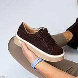 Універсальні замшеві кеди на липучках колір шоколад у стилі спорт-шик, фото 6