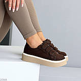 Універсальні замшеві кеди на липучках колір шоколад у стилі спорт-шик, фото 7