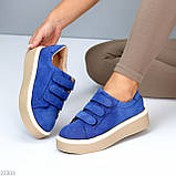Яскраві замшеві сині кеди на липучках у стилі спорт-шик, фото 4