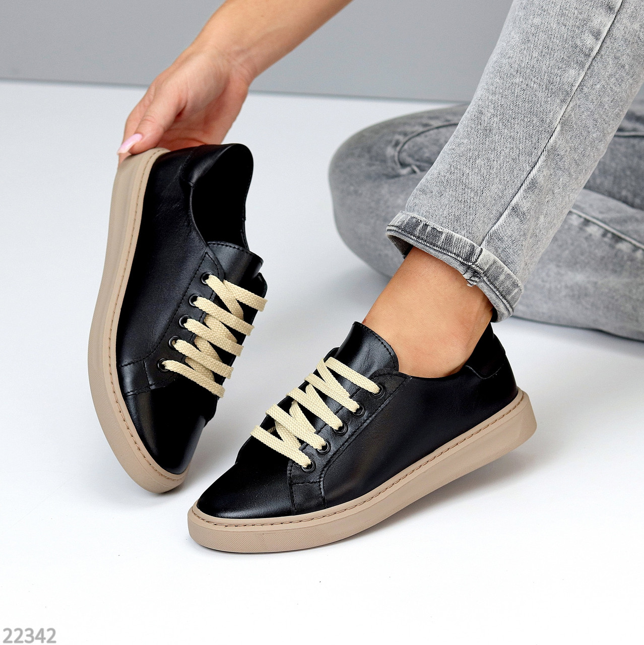 Чорні прошиті шкіряні кеди натуральна шкіра на бежевій підошві, фото 1