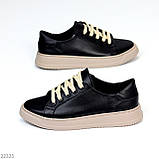 Чорні шкіряні прошиті кеди натуральна шкіра на бежевій підошві, фото 3