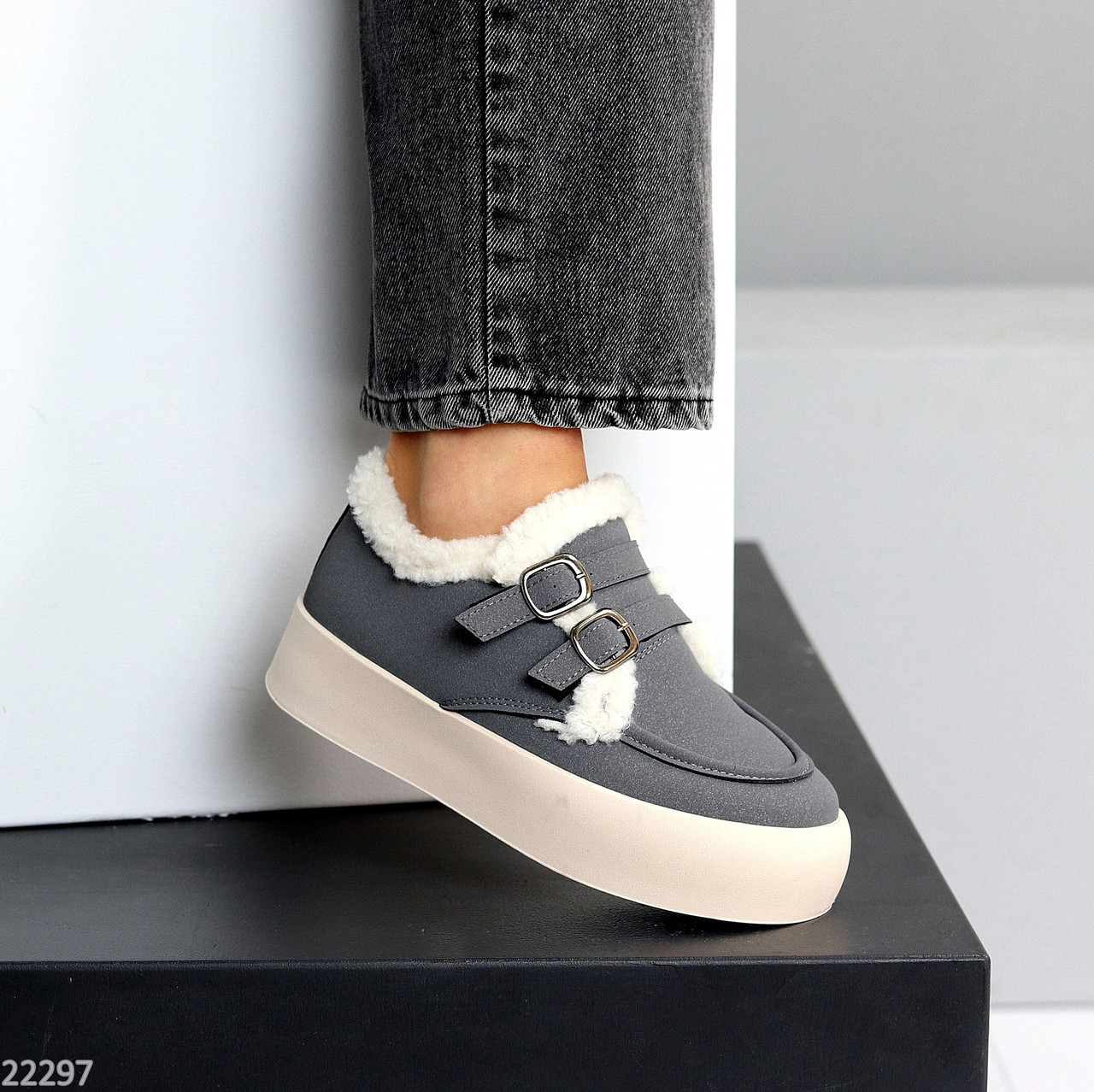 Сірі замшеві теплі автоледі з опушкою на потовщеній підошві, фото 1