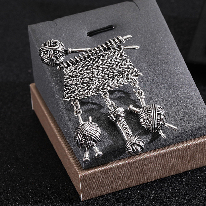 Модна брошка-шпилька В'язальні спиці вовняна пряжа з трьома підвісками з пряжі, фото 1