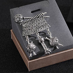 Модна брошка-шпилька В'язальні спиці вовняна пряжа з трьома підвісками з пряжі