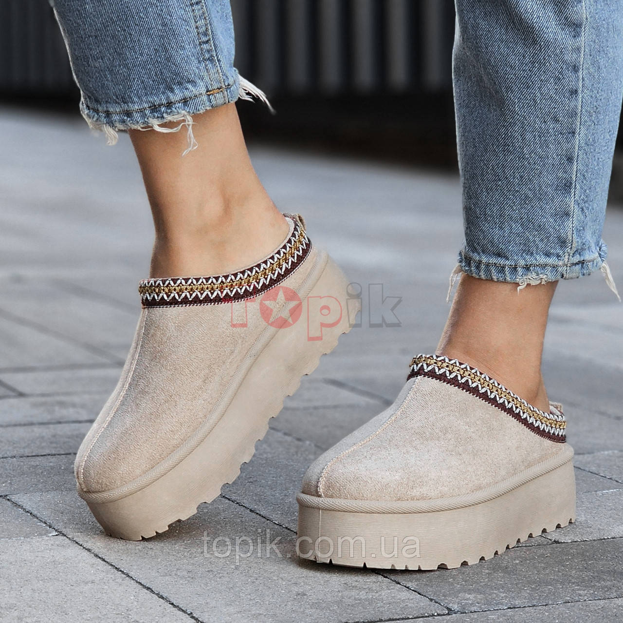 Жіночі бежеві угги тапочки на платформі легкі на хутрі Женские бежевые угги тапочки на платформе легкие на меху (Код: 3447)