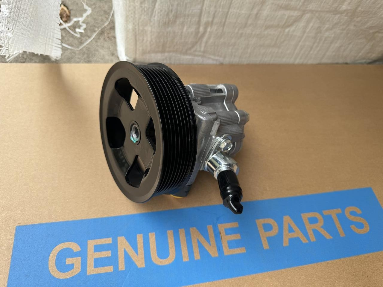 Насос ГУР LEXUS 570 3UR 07-/LAND CRUISER 200 12- 1UR