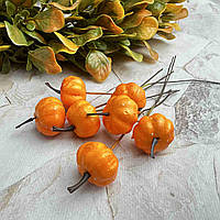 Декоративний гарбуз на дротику 2.5 см Колір оранжевий (1 шт)